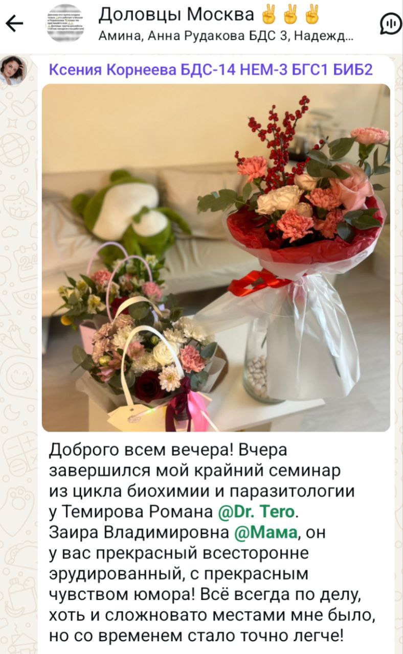 Anya Sakova kokraklarini korsatadi